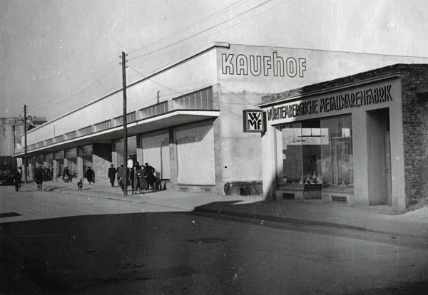 Das Foto zeigt das Warenhaus Kaufhof nach dem Wiederaufbau.