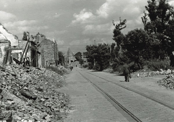 Das Foto zeigt die zerstörte Kölnstraße.