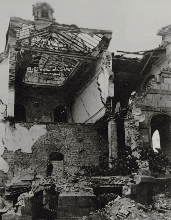 Das Foto zeigt das zerstörte Leopold-Hoesch-Museum.
