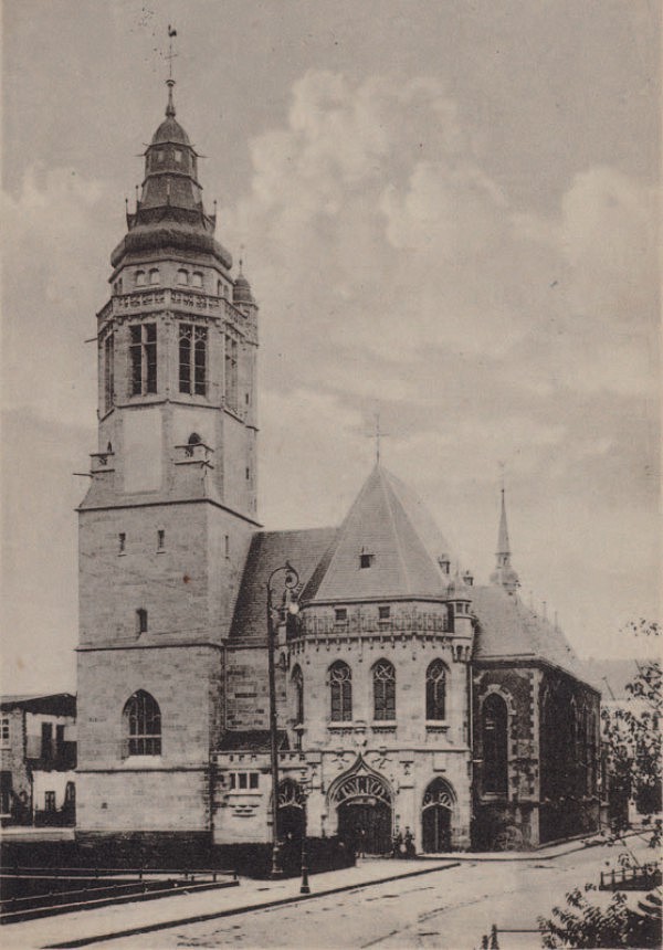 Das Foto zeigt die Marienkirche in der Vorkriegszeit.
