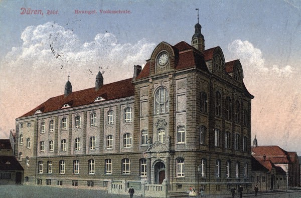 Das Foto zeigt die Martin-Luther-Schule in der Vorkriegszeit.