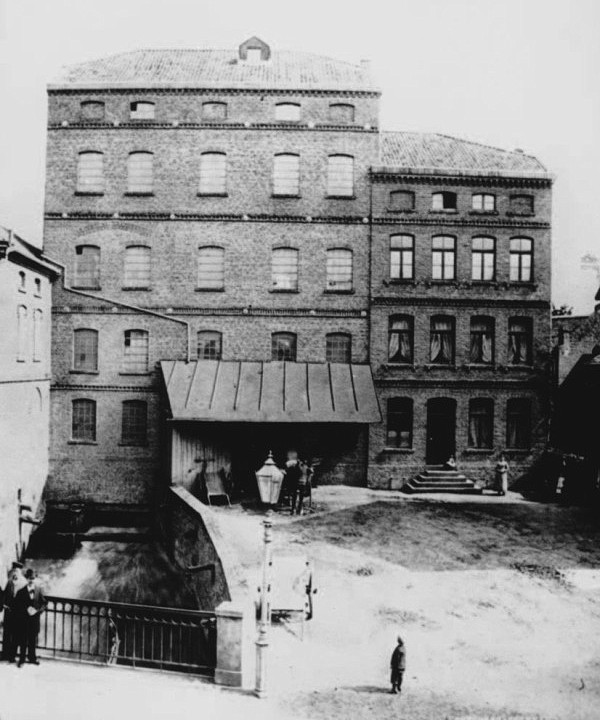 Das Foto zeigt die Pleußmühle in der Vorkriegszeit.