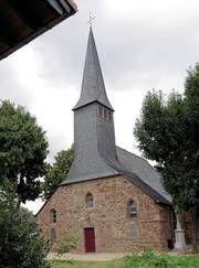 Das Foto zeigt eine Aufnahme der Kirche St. Cyriakus in Düren-Niederau.