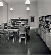 Der Lesesaal der Stadtbücherei im Museum im Jahre 1965.
